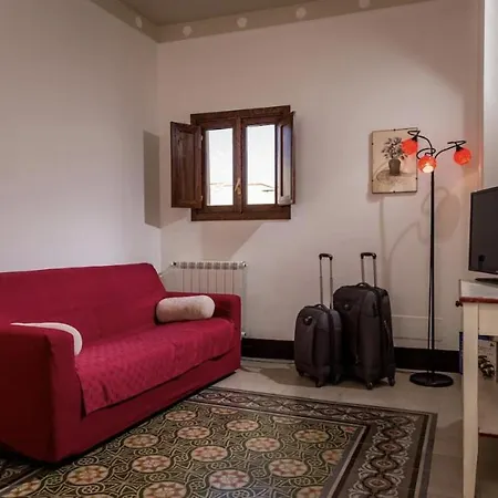 Borgo La Madrice شقة