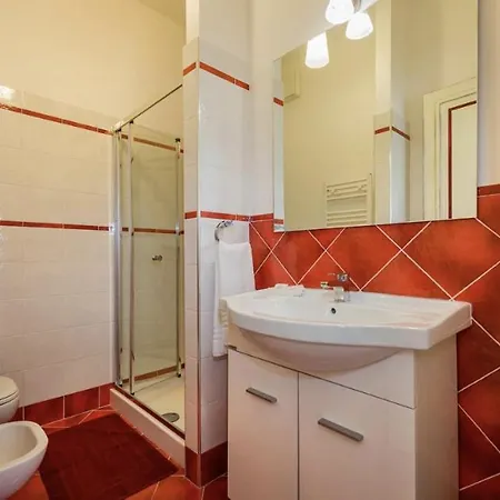 Borgo La Madrice كاستيلاّماري ديل غو