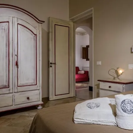 Borgo La Madrice كاستيلاّماري ديل غو