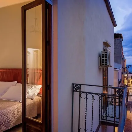 Borgo La Madrice كاستيلاّماري ديل غو